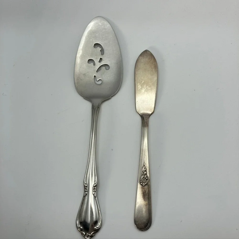 Vintage Flatware Oneidacraft Stainless Pierced Server & Holmes Edwards‎ IS Knife